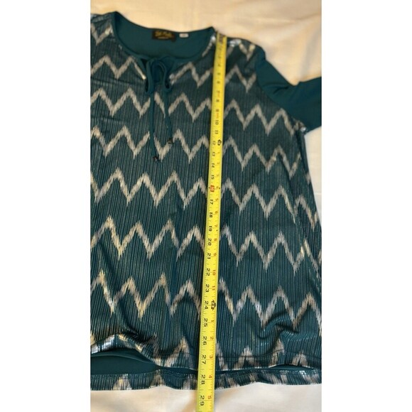 BOB MACKIE Chevron Hi-Low Knit Top Women 2X Green Tie Neck Metallic Party Blouse - Picture 8 of 12